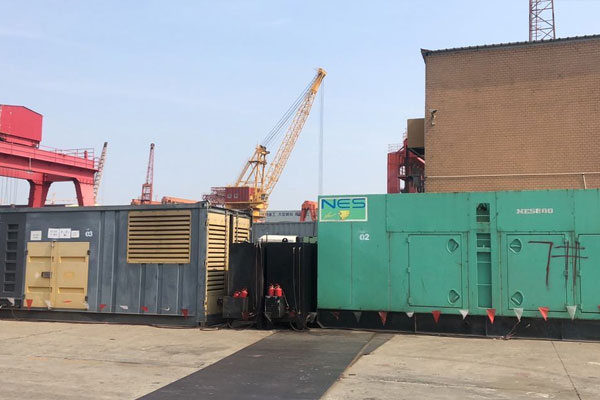 秀峰发电机出租空气滤清器的清洁频率是多少？