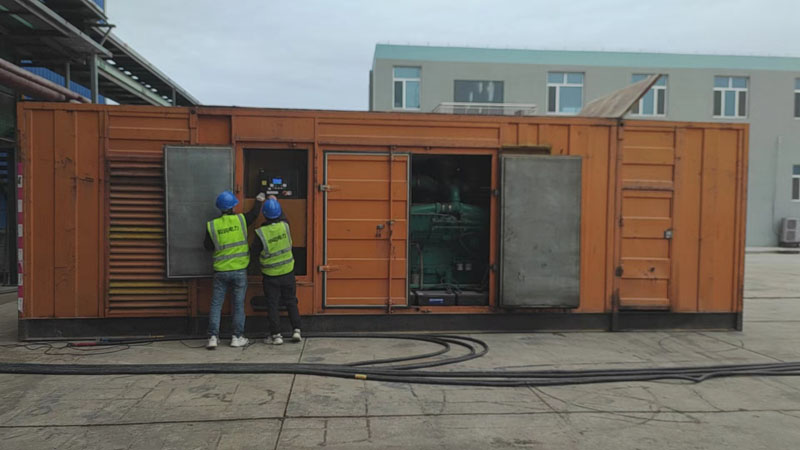 秀峰如何检查柴油发电机组的机油油位？